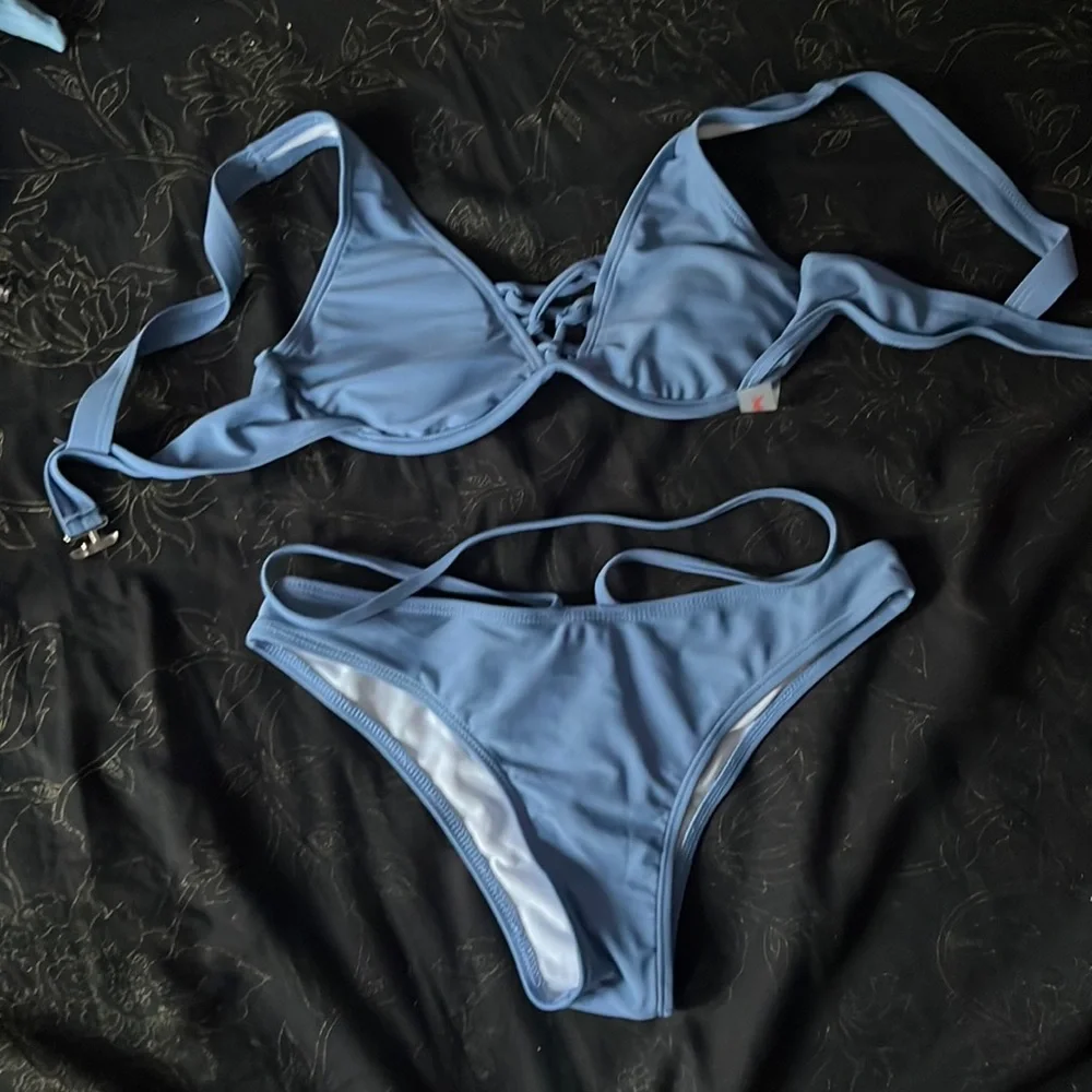 blue bikini - Picture 1 of 3
